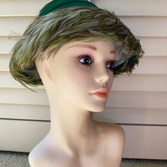 1950's Feather and Velvet Hat - Picture 3 of 8